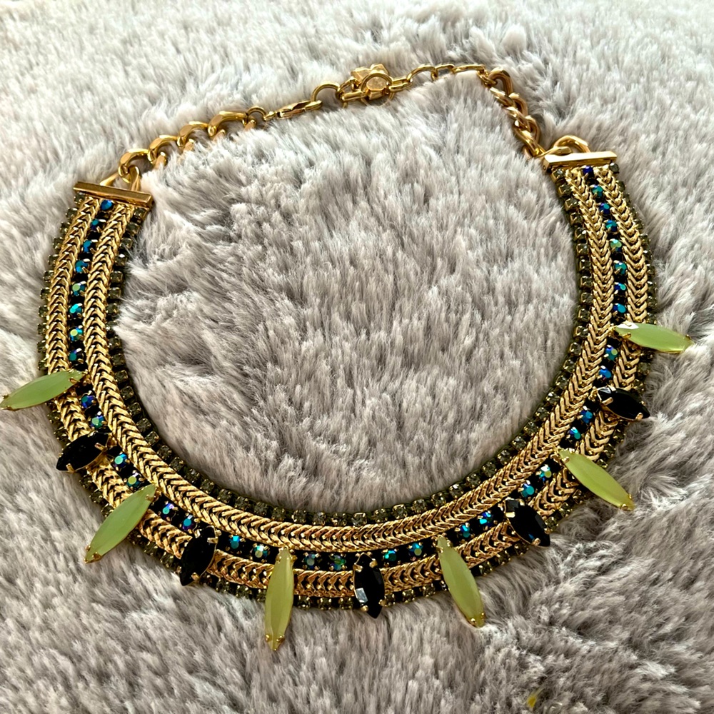 Bcbgmaxazaria statement necklace